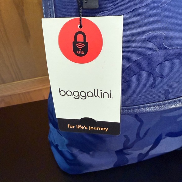 Baggallini Hillcrest Hobo Crossbody Bag with RFID Wristlet Blue Camo Lightweight - Picture 5 of 13